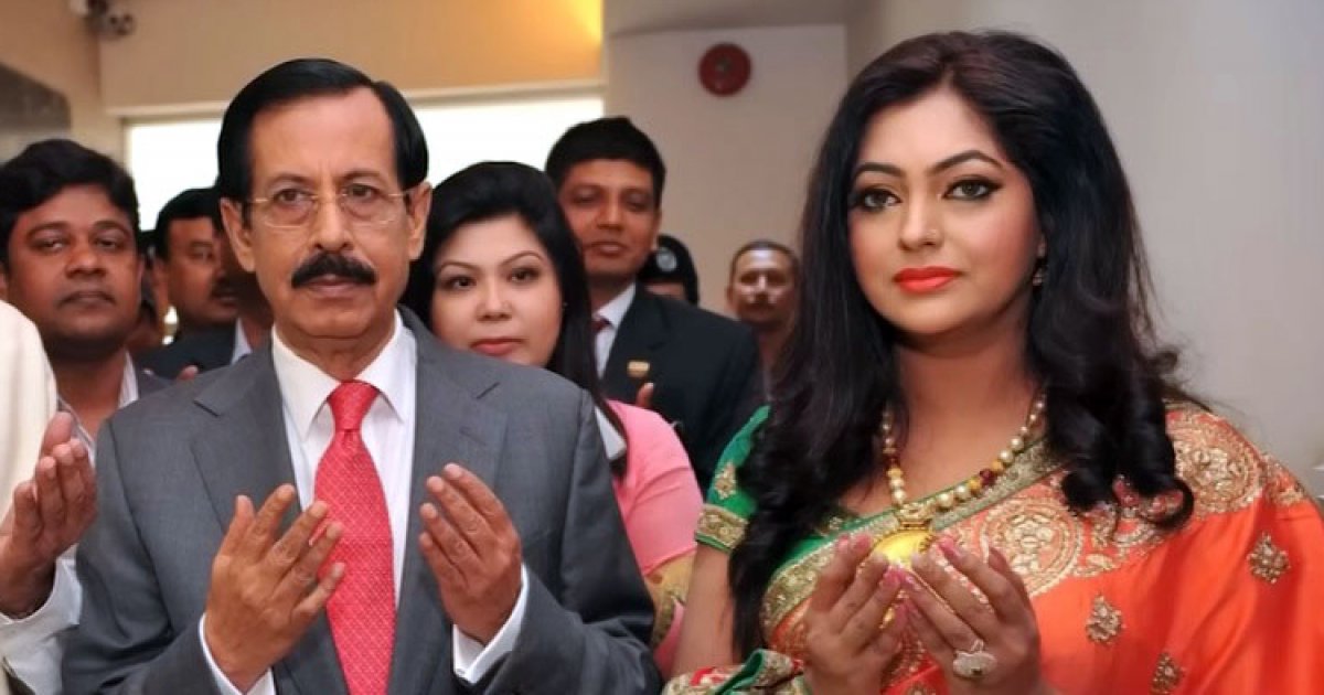 এক অনুষ্ঠানে শেখ সেলিমের সাথে নিপুন