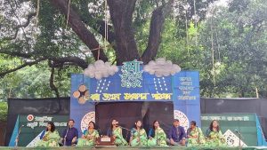 মেঘ-রোদের খেলায় চারুকলায় বর্ষাবরণ