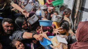 ত্রাণ নিতে আসা ৬০ জনসহ একদিনে ৯৪ ফিলিস্তিনিকে হত্যা