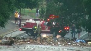 আমেরিকায় হঠাৎ বন্যায় ২৪ জনের মৃত্যু, নিখোঁজ ২৫ শিশু