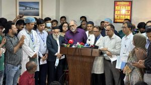 সংবাদ সম্মেলনে প্রধান উপদেষ্টার স্বাস্থ্যবিষয়ক বিশেষ সহকারী