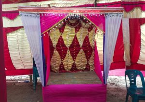 হিন্দু বিয়ে বাড়িতে অস্ত্র ঠেকিয়ে স্বর্ণালংকার লুট