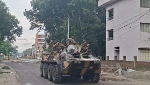 রক্তাক্ত গোপালগঞ্জে সেনা অভিযানে থমথমে পরিবেশ