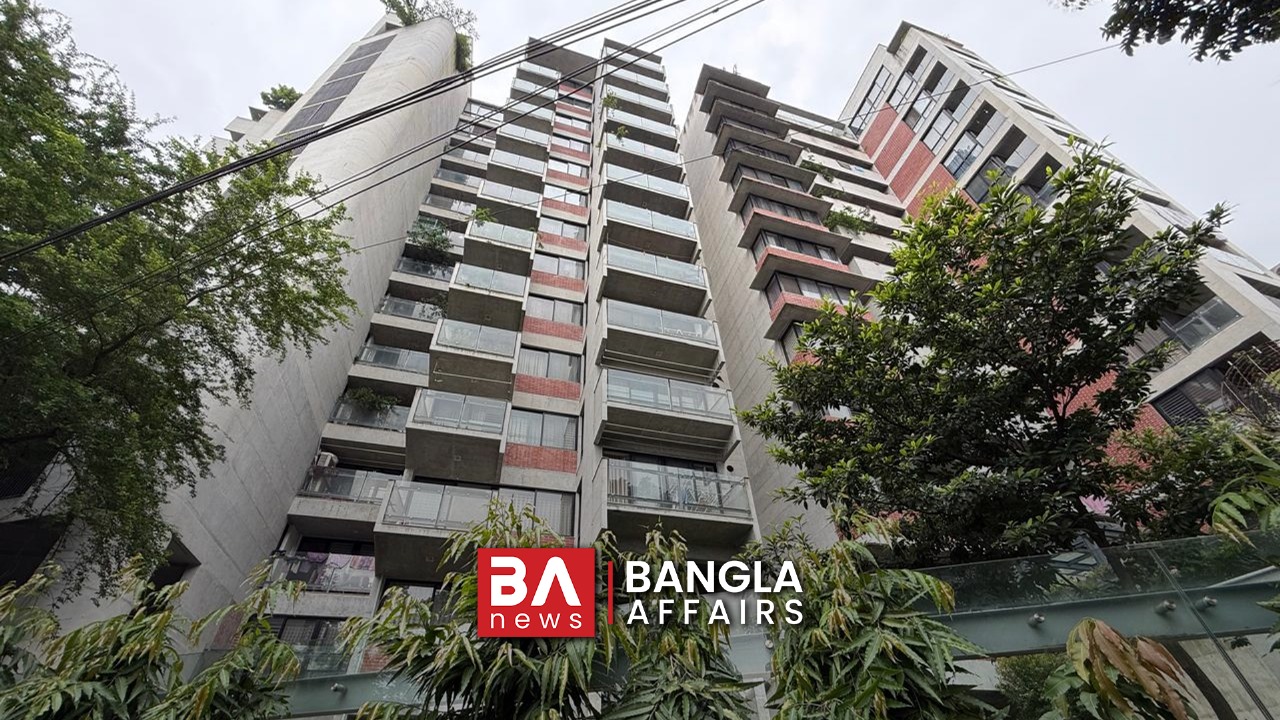 খোঁজ নিয়ে জানা যায়, মনিরুজ্জামান নিম্ন মধ্যবিত্ত ঘরের সন্তান। তবে বর্তমানে তিনি রাজধানীর ধানমন্ডির ৬ নম্বর রোডের যে বিলাসবহুল ফ্ল্যাটটিতে ধানমন্ডির বিলাশবহুল এই ফ্ল্যাটটি ২০২৩ সালে ক্রয় করেন মনিরুজ্জামান। ছবি: বাংলা অ্যাফেয়ার্স