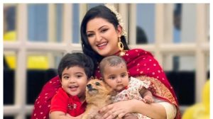 দুই সন্তানের সাথে পরীমনি