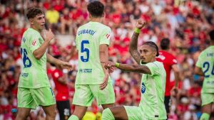 ২ লাল কার্ডের ম্যাচে জয়ে মৌসুম শুরু বার্সার