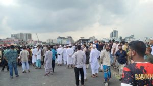 টঙ্গীতে ব্রিজ নির্মাণ ও সড়ক সংস্কারের দাবিতে মহাসড়ক অবরোধ