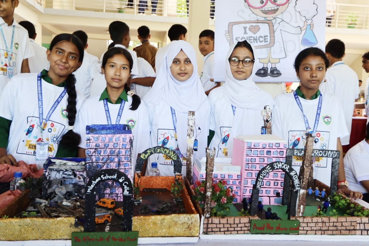 ক্ষুদে বিজ্ঞানীদের প্রদর্শনীতে মাইলস্টোন স্কুলের দুর্ঘটনা। ছবি: বাংলা অ্যাফেয়ার্স