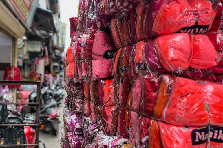 ভারতের বস্ত্রশিল্প দেশটির মোট দেশজ উৎপাদনে (জিডিপি) প্রায় ২.৩ শতাংশ অবদান রাখে। ছবি: আল জাজিরা