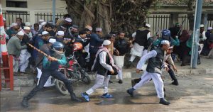 ইবতেদায়ি শিক্ষকদের পদযাত্রায় জলকামান, সাউন্ড গ্রেনেড