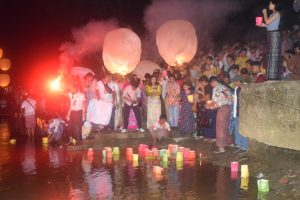 প্রবারণার শেষদিনে রথ বিসর্জনে বৌদ্ধদের ঢল
